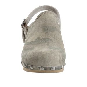 earth pine tiku clogs